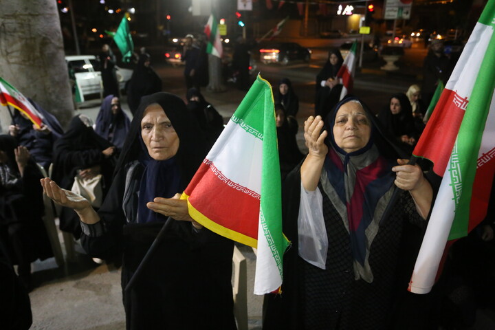 تصاویر/ هفتاد و پنجمین شب حماسه حضور اصفهانی‌ها در خیابان‌ها و میدان‌های شهر