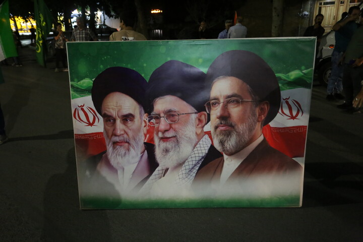 تصاویر/ هفتاد و پنجمین شب حماسه حضور اصفهانی‌ها در خیابان‌ها و میدان‌های شهر