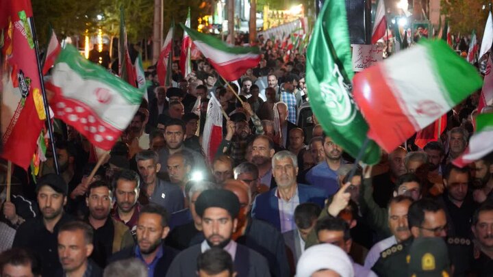 تصاویر/ تجمع مردم شهرستان خوی در حمایت از نظام اسلامی و نیروهای مسلح در هفتاد و پنجمین شب متوالی