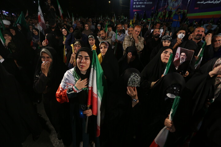 تصاویر/ هفتاد و پنجمین شب حماسه حضور اصفهانی‌ها در خیابان‌ها و میدان‌های شهر