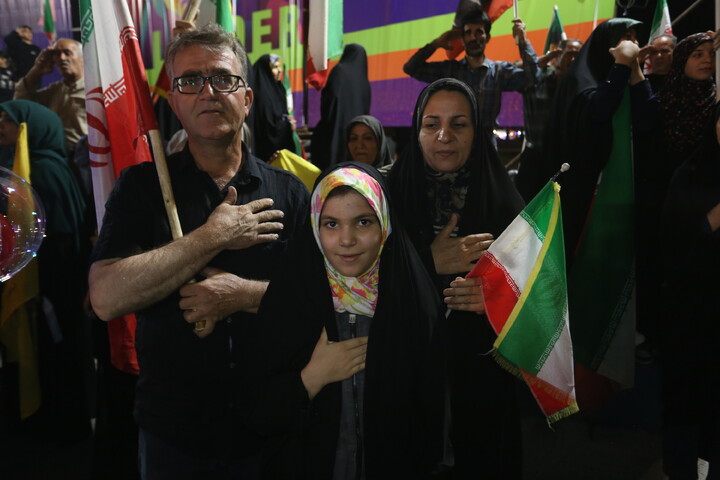 تصاویر/ هفتاد و پنجمین شب حماسه حضور اصفهانی‌ها در خیابان‌ها و میدان‌های شهر
