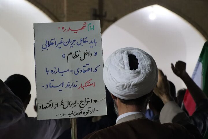 تصاویر/ راهپیمایی مردم شهر اشکذر از میدان نماز تا حسینیه سفید اشکذر