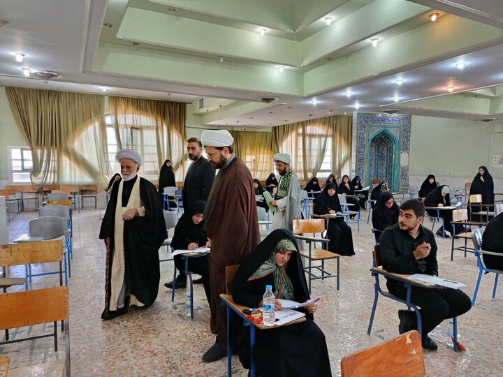تصاویر/بازدید نماینده ولی‌فقیه در استان مرکزی از محل آزمون بیست و یکمین دوره ارزیابی قرآن کریم