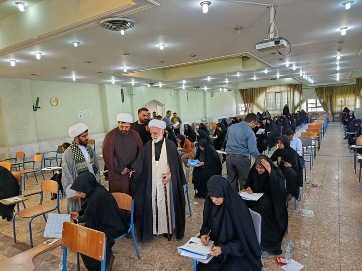 تصاویر/بازدید نماینده ولی‌فقیه در استان مرکزی از محل آزمون بیست و یکمین دوره ارزیابی قرآن کریم