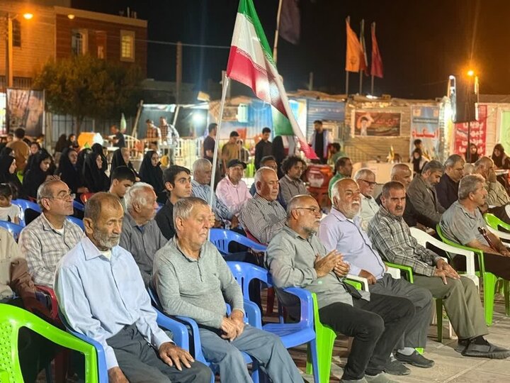 تصاویر/ مردم بندر ریگ ایستاده در میدان