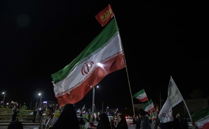 تصاویر/حضور مردم اراک در پرچم گردانی موکب مردمی انقلاب