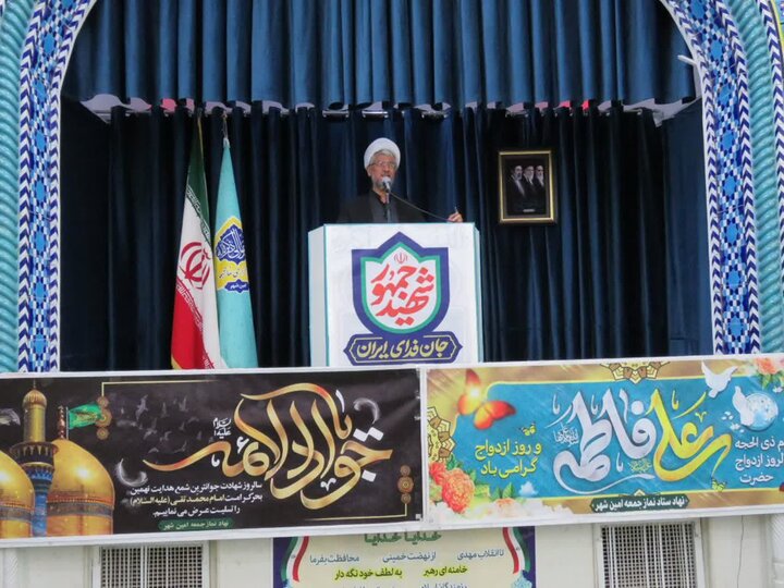 تصاویر/ اقامه نمازجمعه امین‌شهر