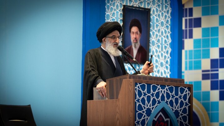 تأکید امام جمعه کرج بر لزوم مجازات متجاوز همزمان با فعالیت‌های دیپلماتیک