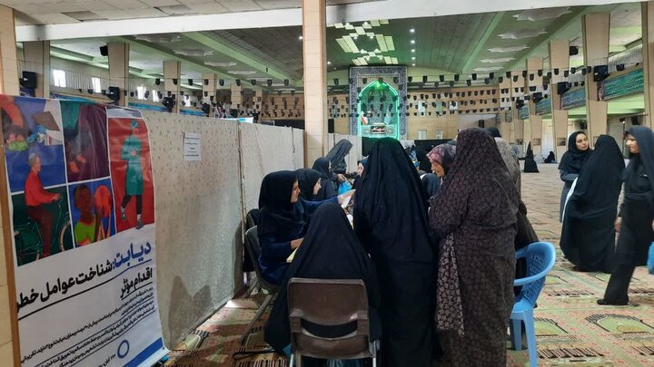 تصاویر/برپایی میز خدمت در مصلی امام خمینی شهرستان خمین