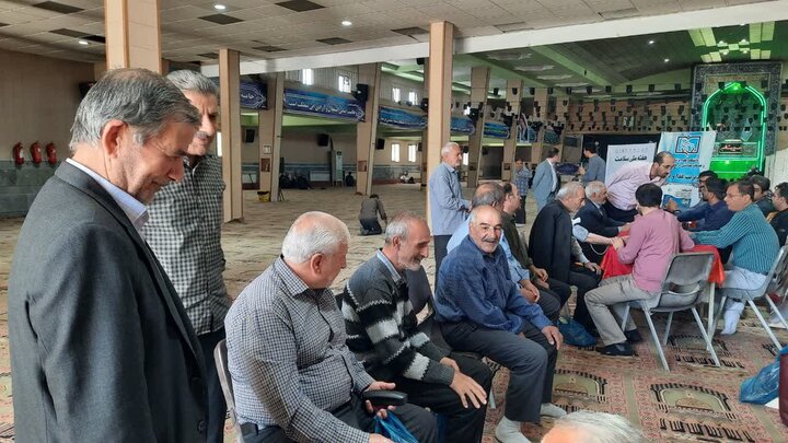 تصاویر/برپایی میز خدمت در مصلی امام خمینی شهرستان خمین