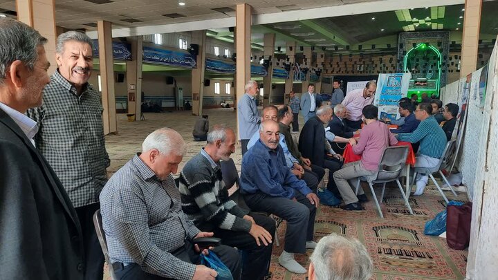 تصاویر/برپایی میز خدمت در مصلی امام خمینی شهرستان خمین