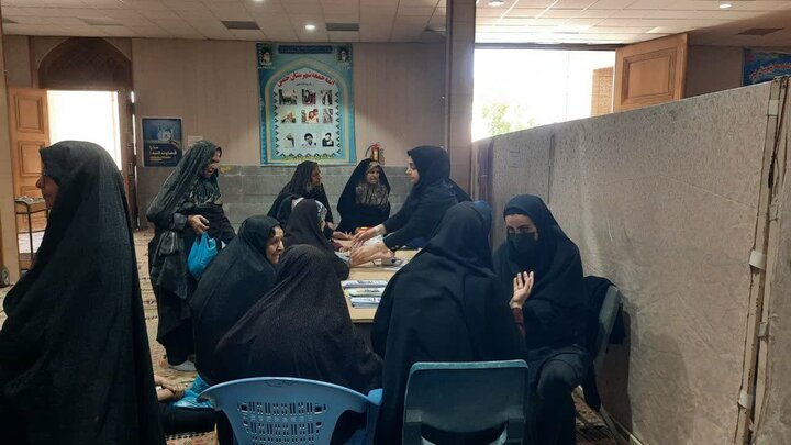 تصاویر/برپایی میز خدمت در مصلی امام خمینی شهرستان خمین