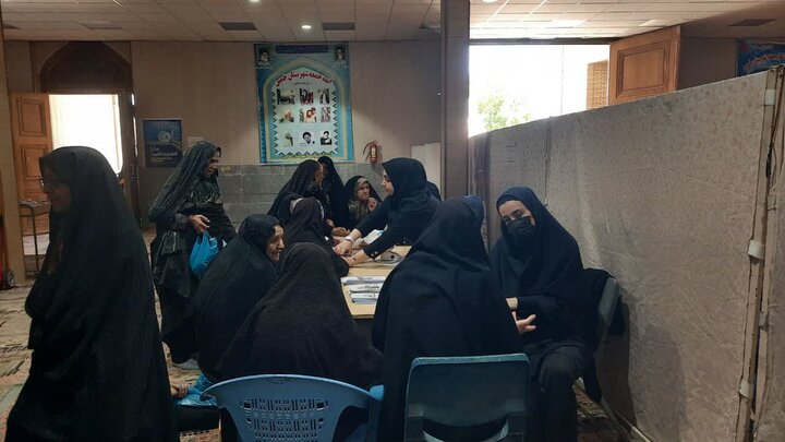 تصاویر/برپایی میز خدمت در مصلی امام خمینی شهرستان خمین