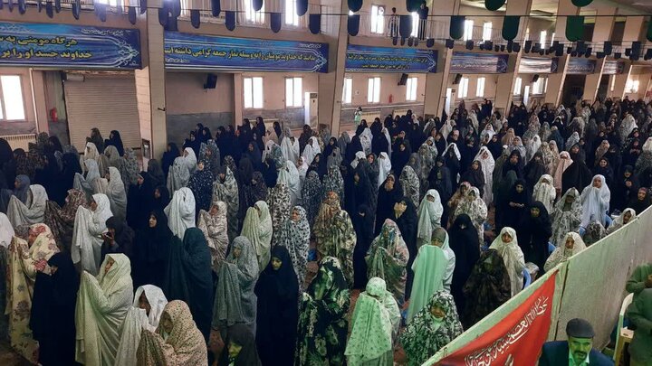 تصاویر/اقامه نماز عبادی سیاسی جمعه در خمین