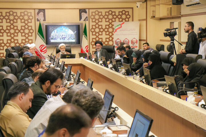 تصاویر/ جلسه نشست هم اندیشی شاعران شاخص کشوری در قم