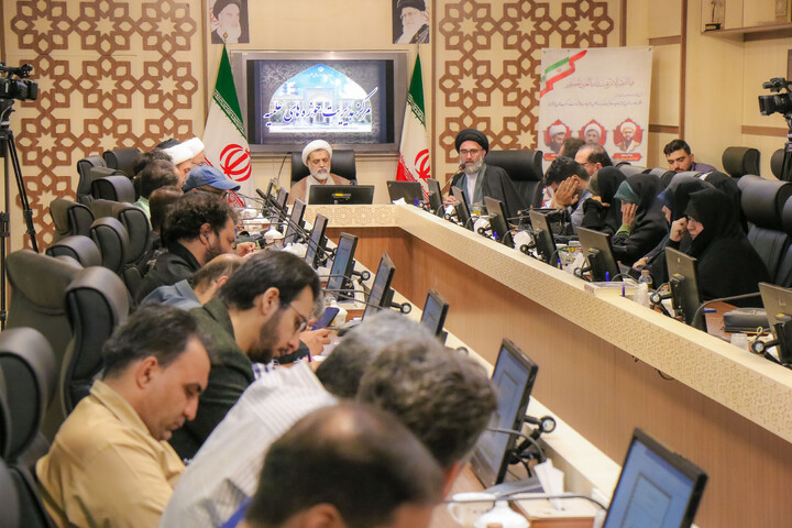 تصاویر/ جلسه نشست هم اندیشی شاعران شاخص کشوری در قم