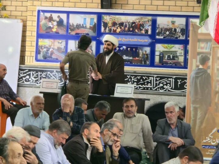 تصاویر / اقامه نماز جمعه تویسرکان