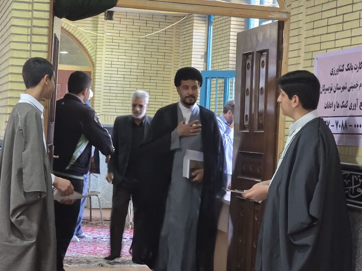 تصاویر /  برپایی میز مشاوره و ثبت نام داوطلب سربازی امام زمان(عج) در نمازجمعه تویسرکان