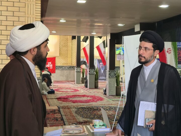 تصاویر /  برپایی میز مشاوره و ثبت نام داوطلب سربازی امام زمان(عج) در نمازجمعه تویسرکان