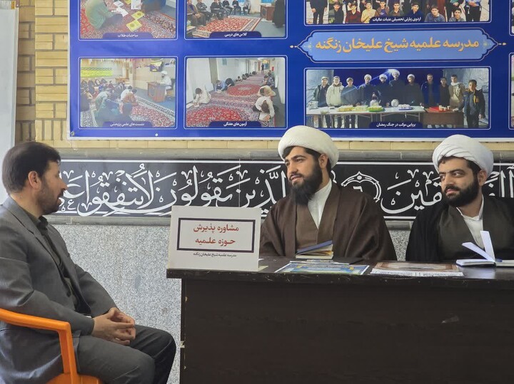 تصاویر /  برپایی میز مشاوره و ثبت نام داوطلب سربازی امام زمان(عج) در نمازجمعه تویسرکان