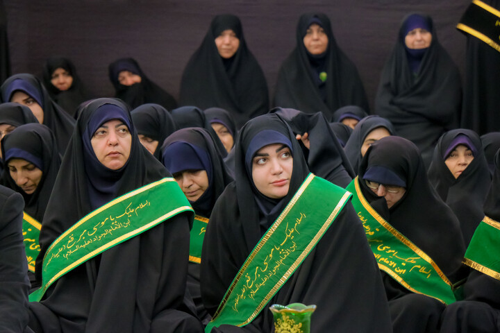 تصاویر/ آیین تعویض پرچم گنبد حرم مطهر حضرت موسی مبرقع بمناسبت شهادت امام جواد علیه السلام