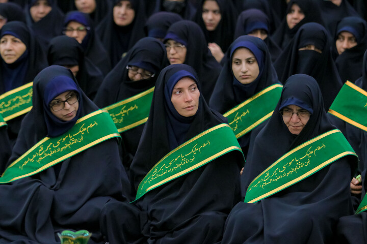 تصاویر/ آیین تعویض پرچم گنبد حرم مطهر حضرت موسی مبرقع بمناسبت شهادت امام جواد علیه السلام