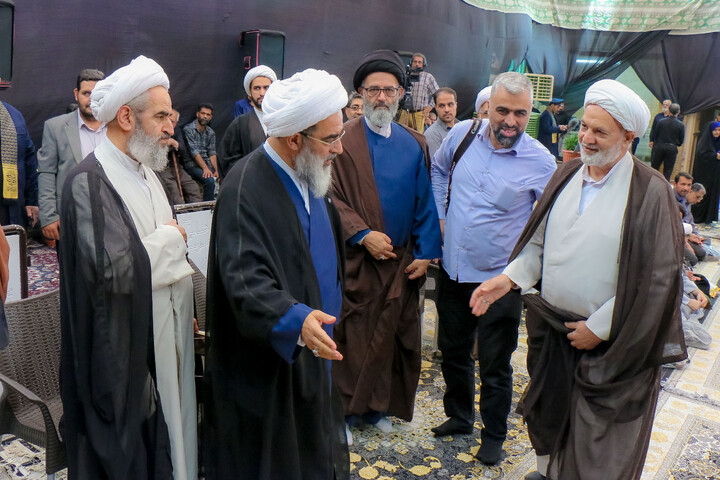 تصاویر/ آیین تعویض پرچم گنبد حرم مطهر حضرت موسی مبرقع بمناسبت شهادت امام جواد علیه السلام