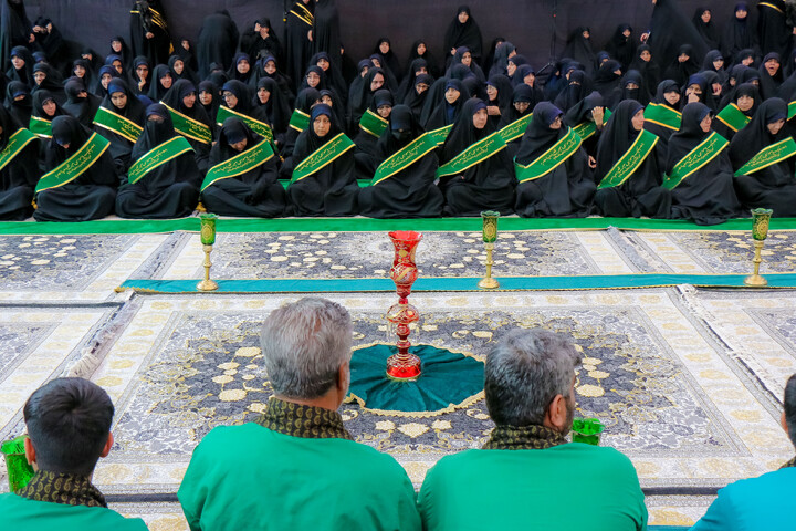 تصاویر/ آیین تعویض پرچم گنبد حرم مطهر حضرت موسی مبرقع بمناسبت شهادت امام جواد علیه السلام