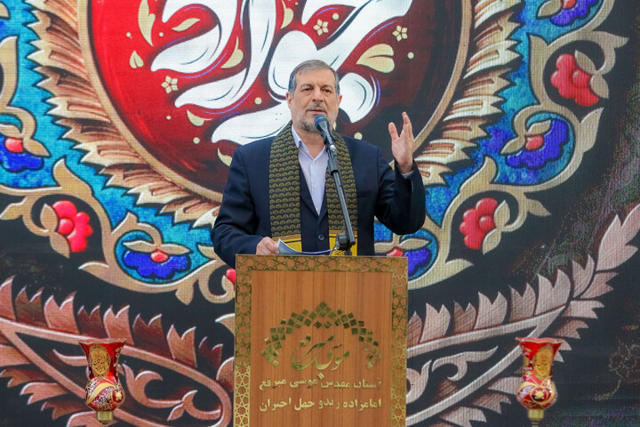 تصاویر/ آیین تعویض پرچم گنبد حرم مطهر حضرت موسی مبرقع بمناسبت شهادت امام جواد علیه السلام