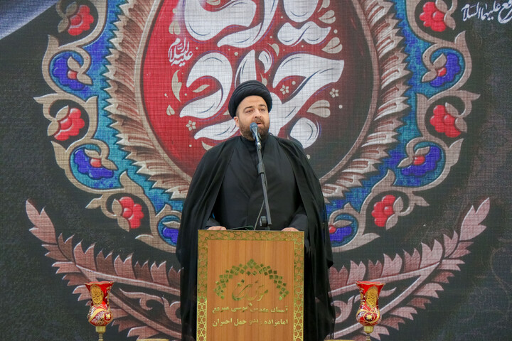 تصاویر/ آیین تعویض پرچم گنبد حرم مطهر حضرت موسی مبرقع بمناسبت شهادت امام جواد علیه السلام