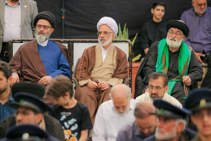 تصاویر/ آیین تعویض پرچم گنبد حرم مطهر حضرت موسی مبرقع بمناسبت شهادت امام جواد علیه السلام