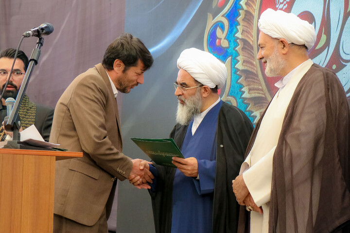 تصاویر/ آیین تعویض پرچم گنبد حرم مطهر حضرت موسی مبرقع بمناسبت شهادت امام جواد علیه السلام