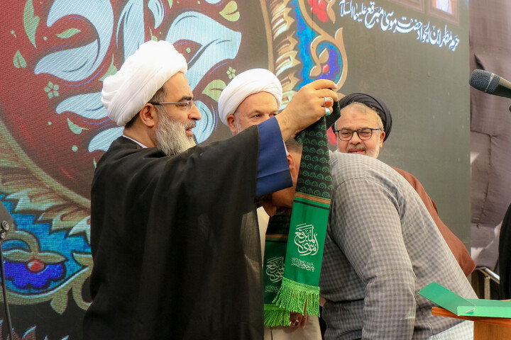 تصاویر/ آیین تعویض پرچم گنبد حرم مطهر حضرت موسی مبرقع بمناسبت شهادت امام جواد علیه السلام