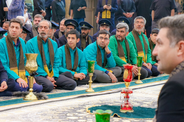 تصاویر/ آیین تعویض پرچم گنبد حرم مطهر حضرت موسی مبرقع بمناسبت شهادت امام جواد علیه السلام
