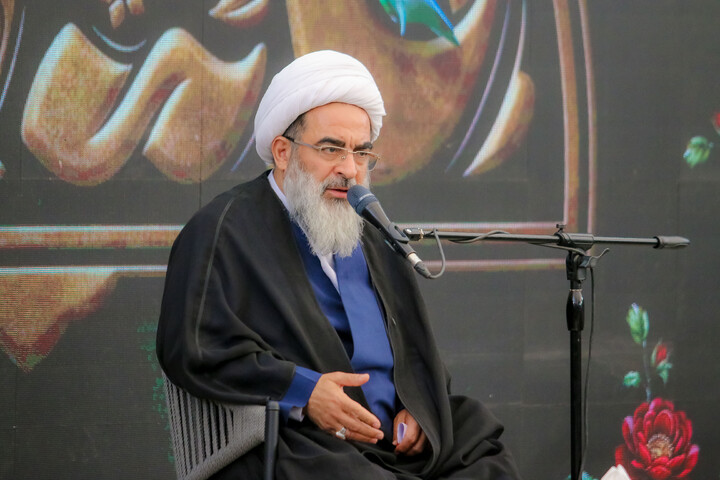 تصاویر/ آیین تعویض پرچم گنبد حرم مطهر حضرت موسی مبرقع بمناسبت شهادت امام جواد علیه السلام