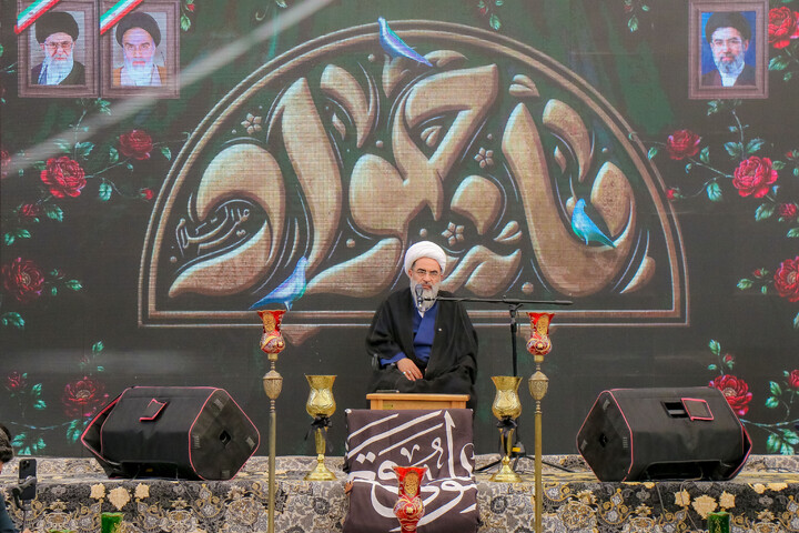 تصاویر/ آیین تعویض پرچم گنبد حرم مطهر حضرت موسی مبرقع بمناسبت شهادت امام جواد علیه السلام