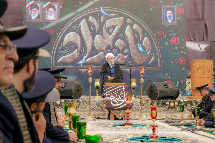 تصاویر/ آیین تعویض پرچم گنبد حرم مطهر حضرت موسی مبرقع بمناسبت شهادت امام جواد علیه السلام
