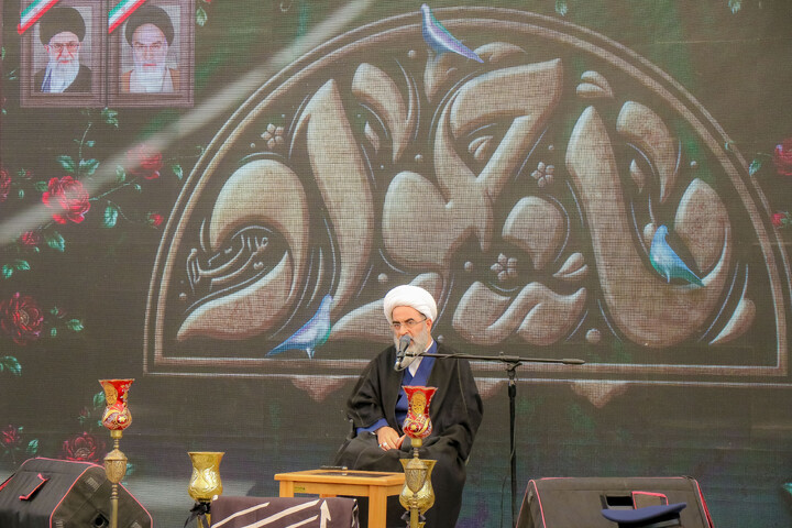 تصاویر/ آیین تعویض پرچم گنبد حرم مطهر حضرت موسی مبرقع بمناسبت شهادت امام جواد علیه السلام