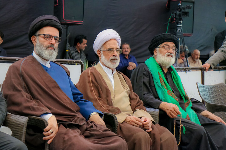 تصاویر/ آیین تعویض پرچم گنبد حرم مطهر حضرت موسی مبرقع بمناسبت شهادت امام جواد علیه السلام