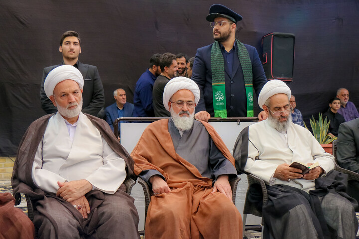 تصاویر/ آیین تعویض پرچم گنبد حرم مطهر حضرت موسی مبرقع بمناسبت شهادت امام جواد علیه السلام