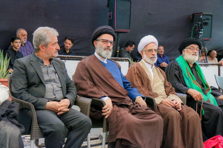 تصاویر/ آیین تعویض پرچم گنبد حرم مطهر حضرت موسی مبرقع بمناسبت شهادت امام جواد علیه السلام