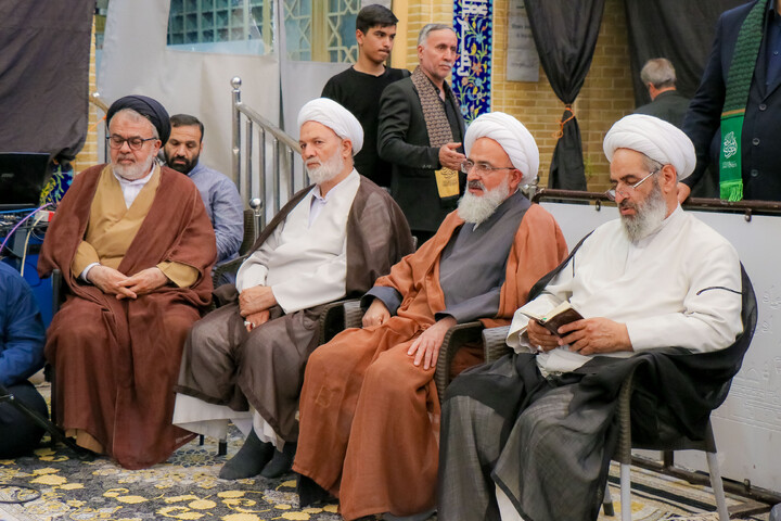 تصاویر/ آیین تعویض پرچم گنبد حرم مطهر حضرت موسی مبرقع بمناسبت شهادت امام جواد علیه السلام