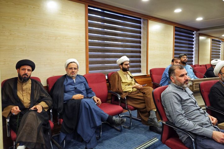 تصاویر/ نشست معاون امور طلاب با طلاب شاغل در آموزش و پرورش