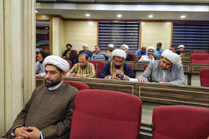 تصاویر/ نشست معاون امور طلاب با طلاب شاغل در آموزش و پرورش
