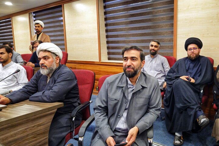 تصاویر/ نشست معاون امور طلاب با طلاب شاغل در آموزش و پرورش