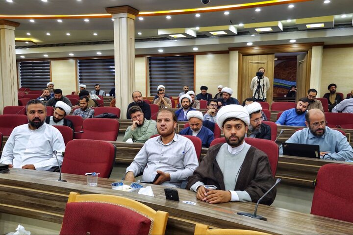 تصاویر/ نشست معاون امور طلاب با طلاب شاغل در آموزش و پرورش