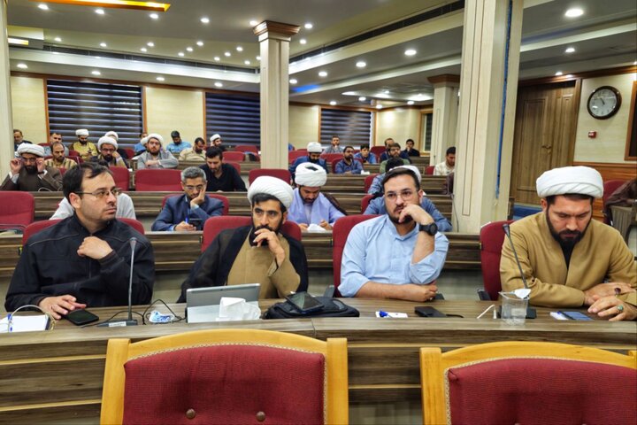 تصاویر/ نشست معاون امور طلاب با طلاب شاغل در آموزش و پرورش