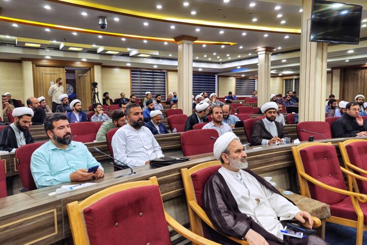 تصاویر/ نشست معاون امور طلاب با طلاب شاغل در آموزش و پرورش