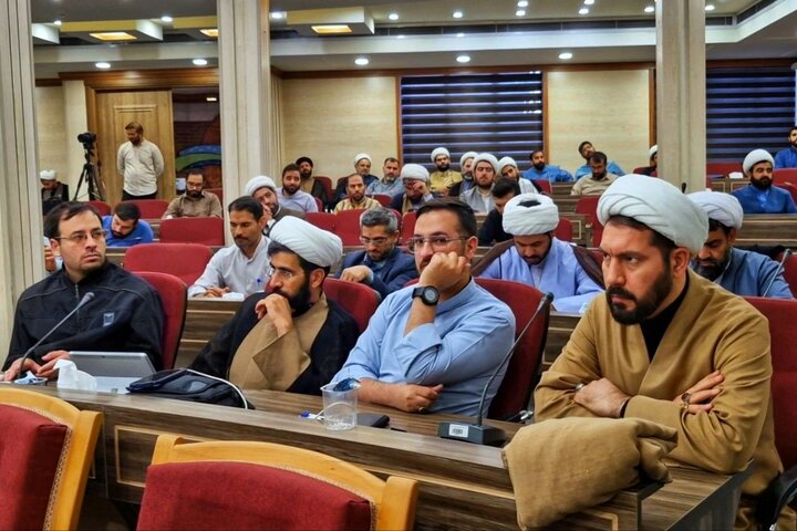 تصاویر/ نشست معاون امور طلاب با طلاب شاغل در آموزش و پرورش