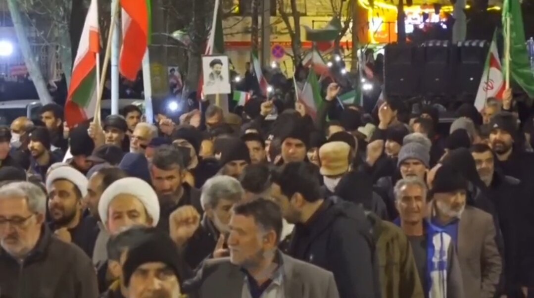 فیلم| هفتاد و پنجمین شب ایستادگی مردم غیور شازند در میدان